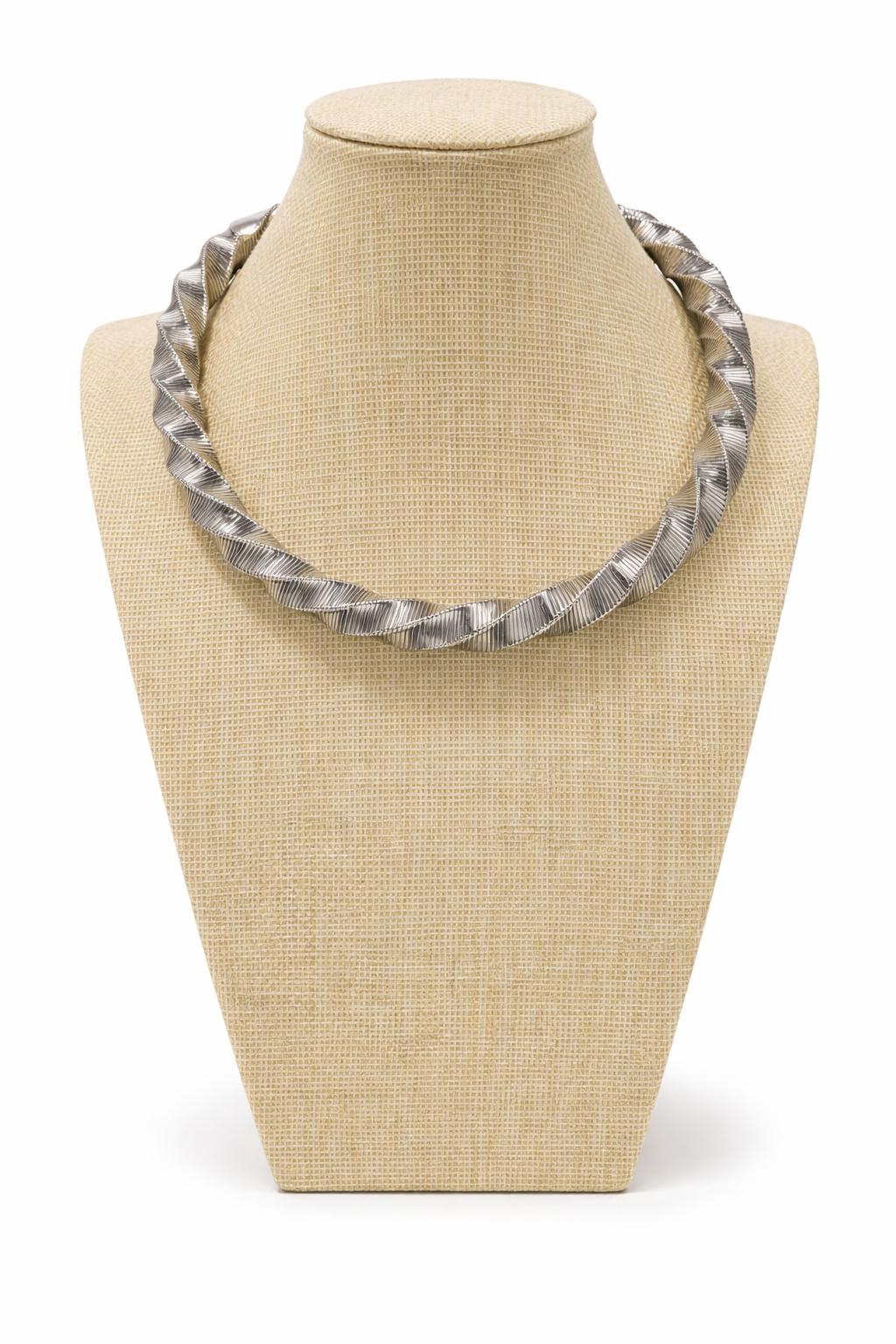 Collana torchon