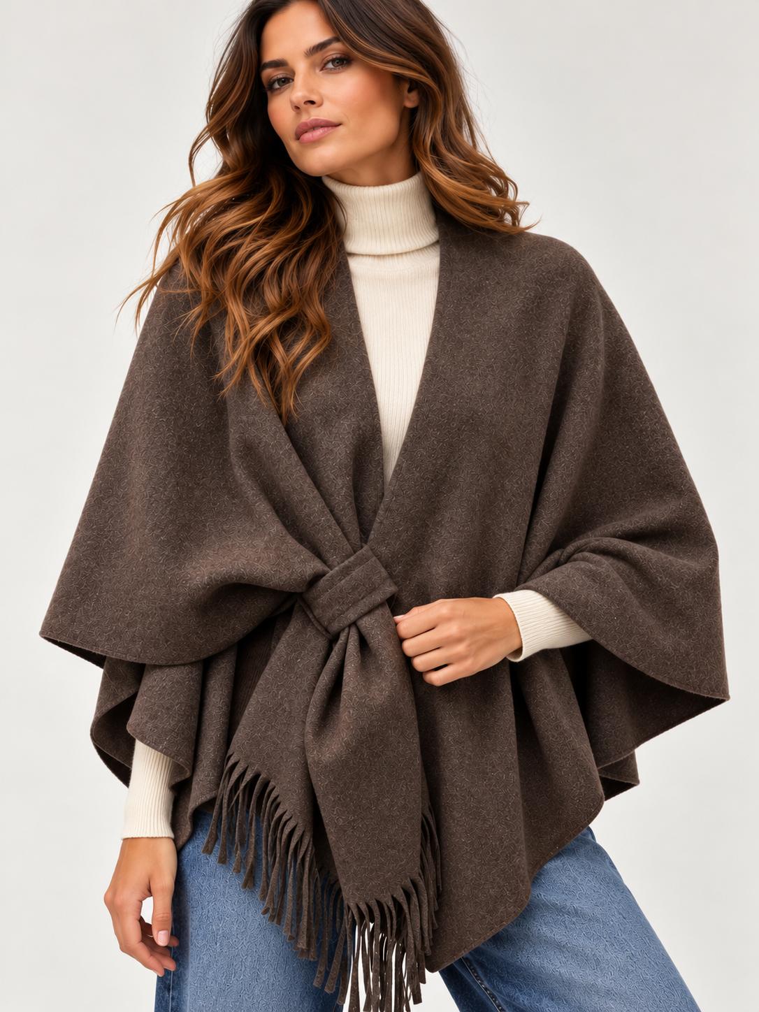 Poncho con Frange e Passante Centrale
