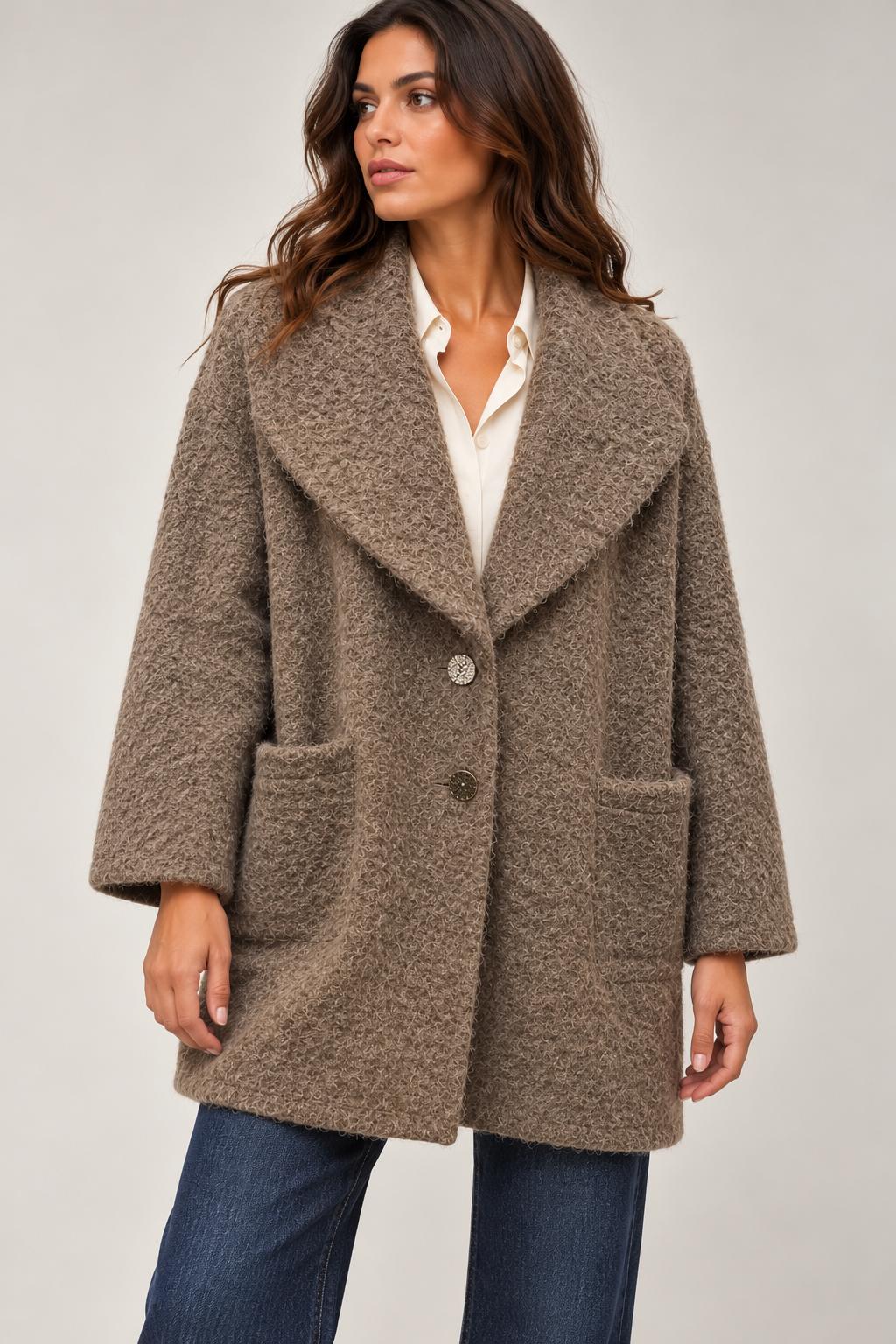 Cappotto Curvy con Collo Ampio e Tasconi